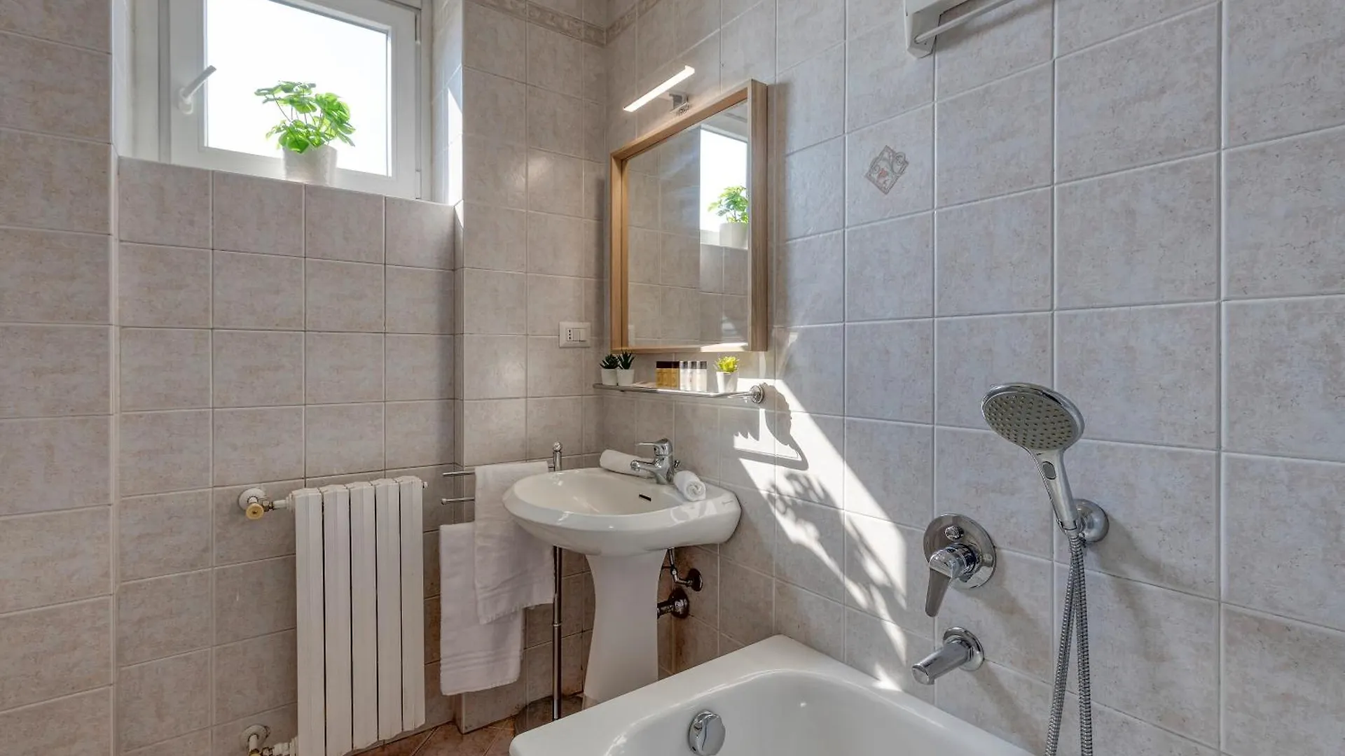 Omodeo, 19 - Ampio E Panoramico Apartment Milan