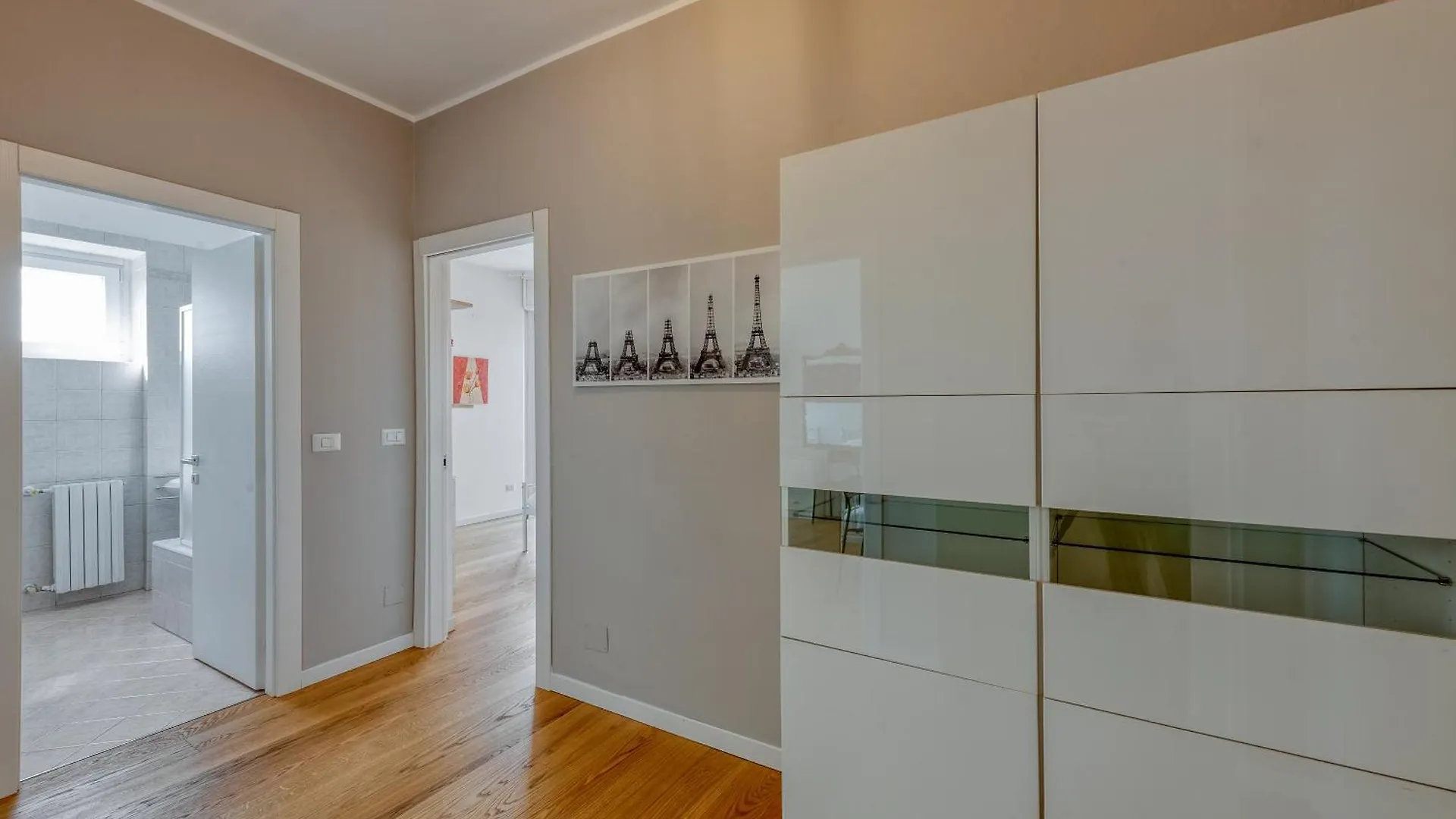 Omodeo, 19 - Ampio E Panoramico Apartment Milan Italy