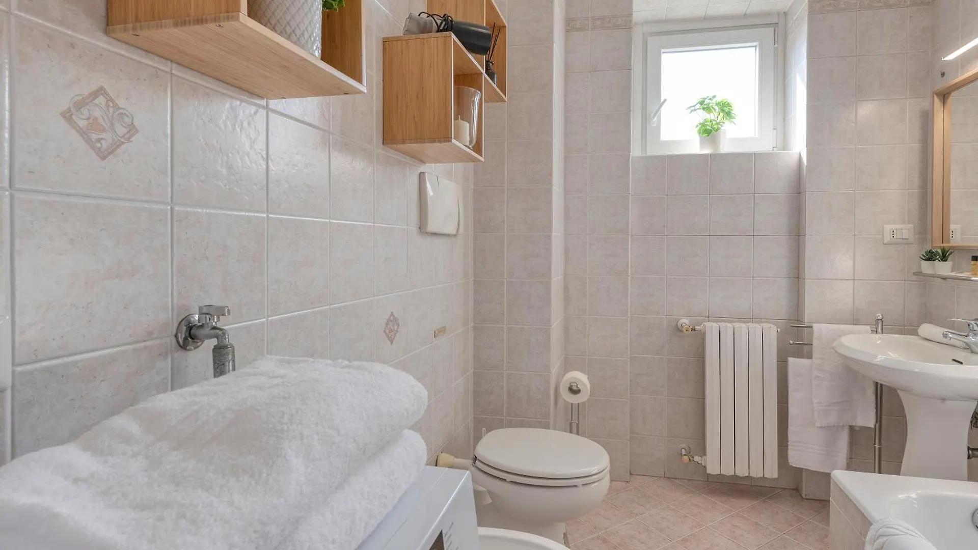Omodeo, 19 - Ampio E Panoramico Apartman Milánó