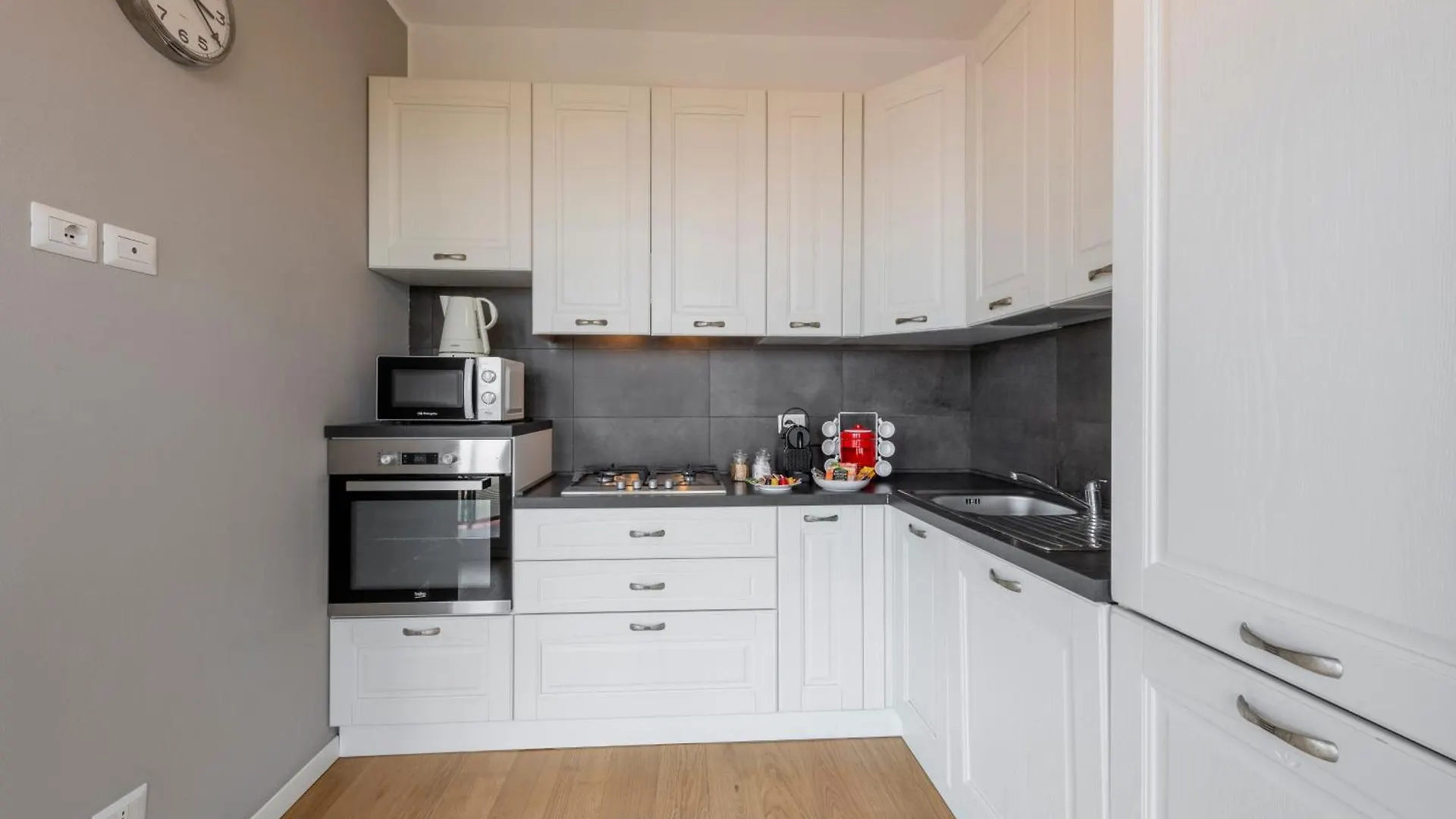 Omodeo, 19 - Ampio E Panoramico Apartman Milánó