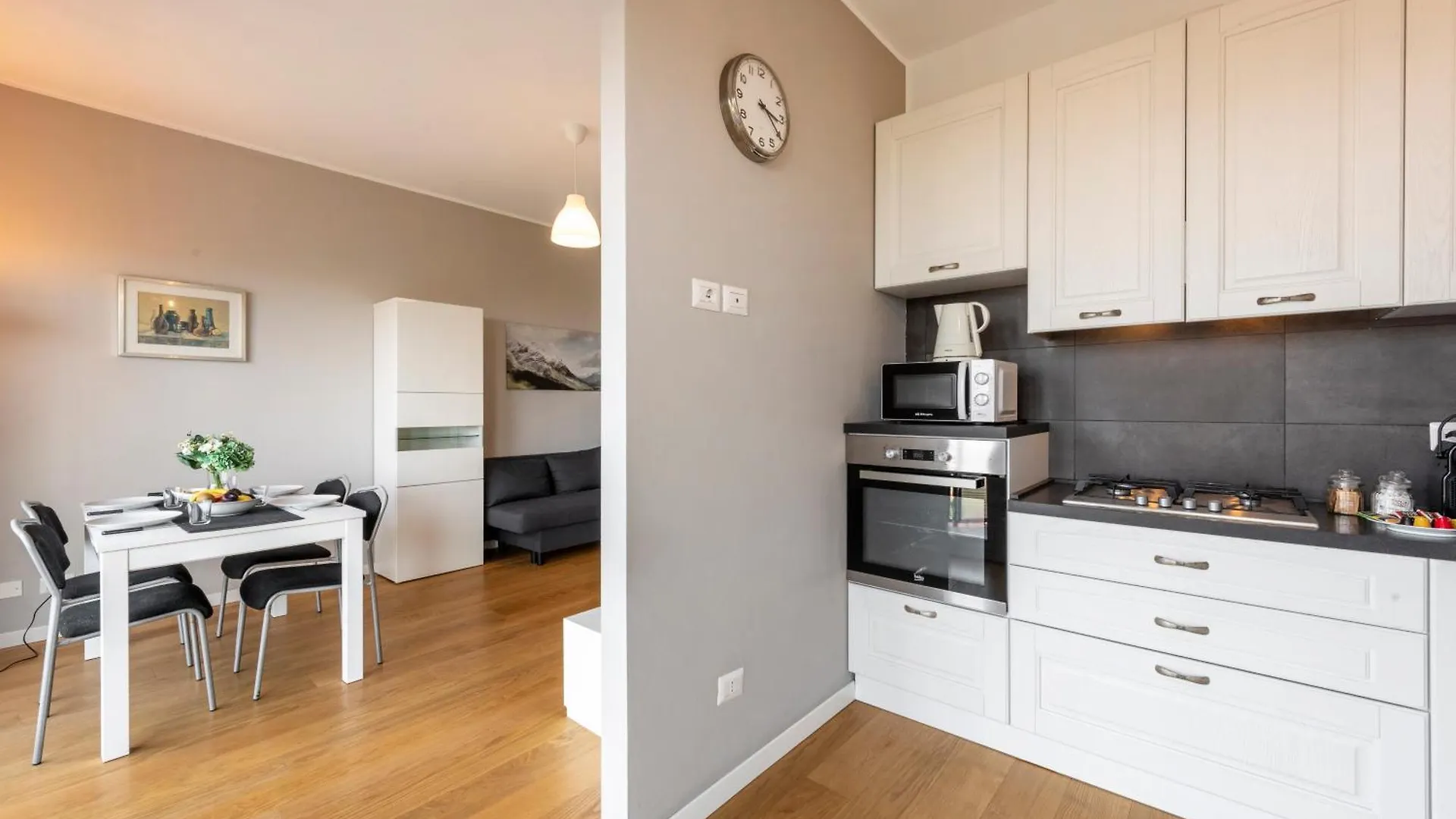Omodeo, 19 - Ampio E Panoramico Apartman Milánó 0*,