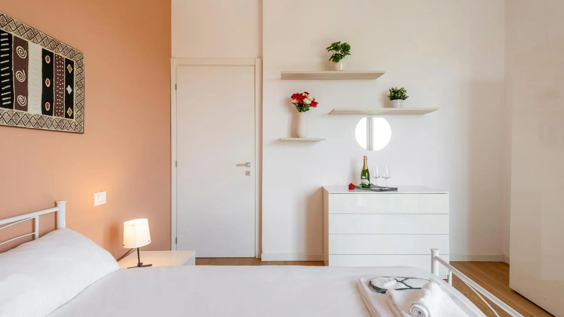 Omodeo, 19 - Ampio E Panoramico Apartman Milánó